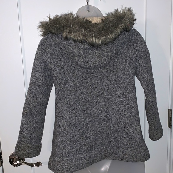 Girls Old Navy Gray Faux Fur Jacket, Size 6/7 - Picture 5 of 6